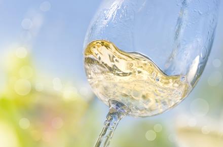 Ein Glas Weißwein