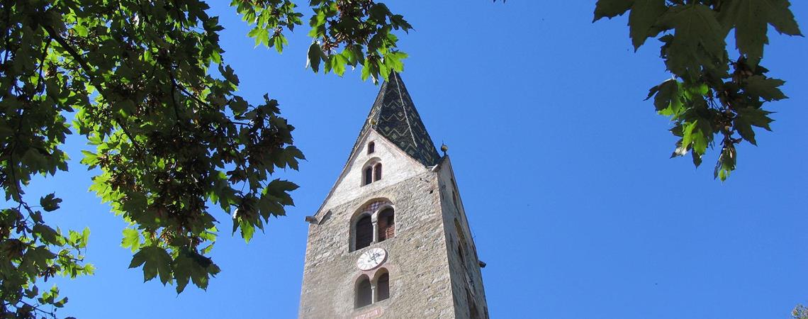 Der Kirchturm von Villanders