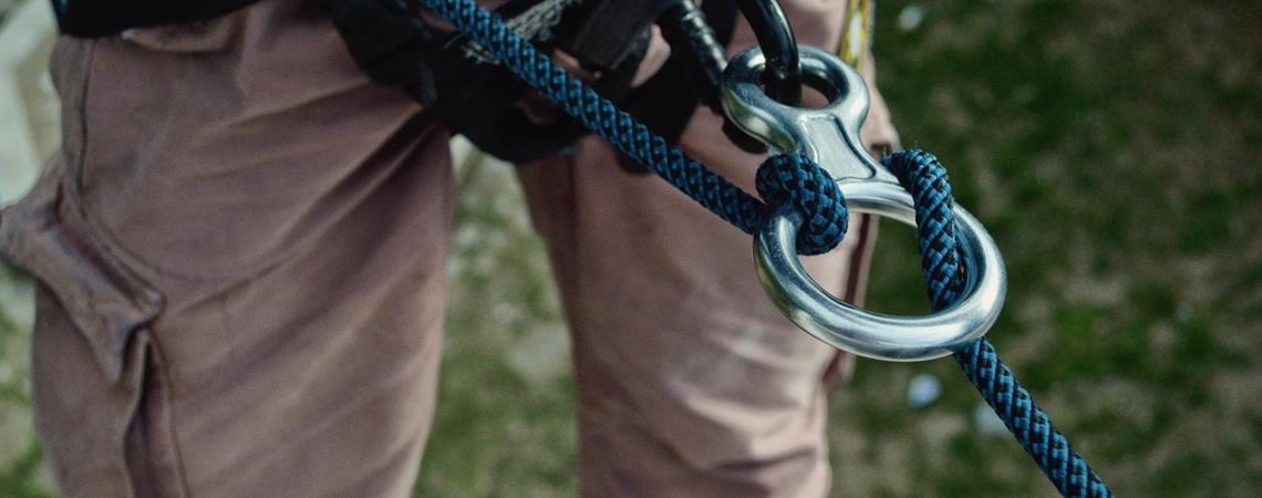 abseiling-adventure-carabiner-97804